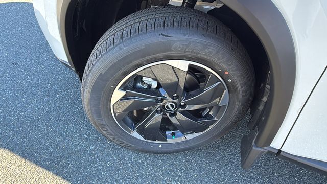 Vehicle image 10 of 35