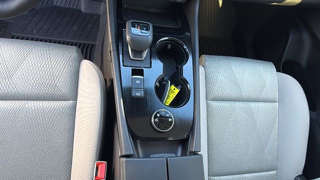 Vehicle image 24 of 35