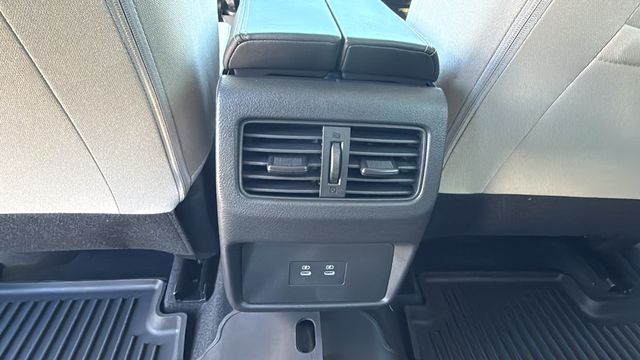 Vehicle image 17 of 35