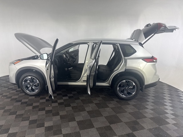 Vehicle image 11 of 28