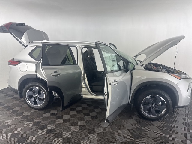 Vehicle image 12 of 28