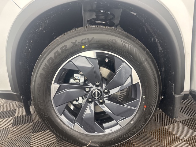 Vehicle image 27 of 28