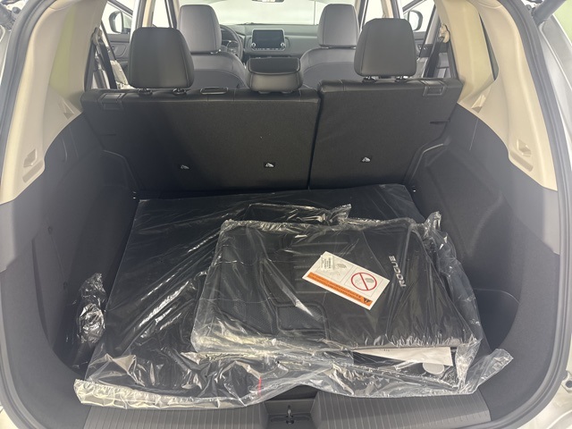 Vehicle image 18 of 28