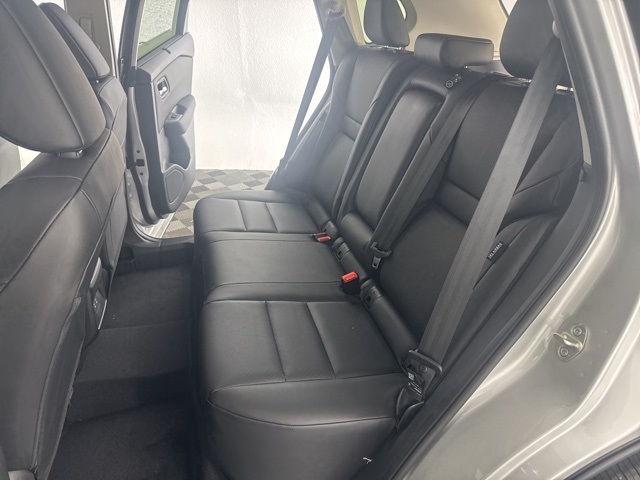 Vehicle image 25 of 28