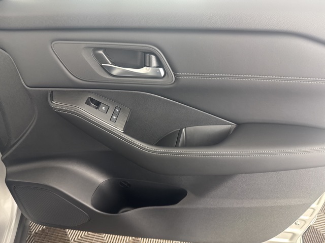 Vehicle image 22 of 28
