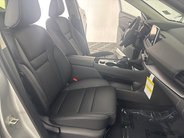 Vehicle image 24 of 28