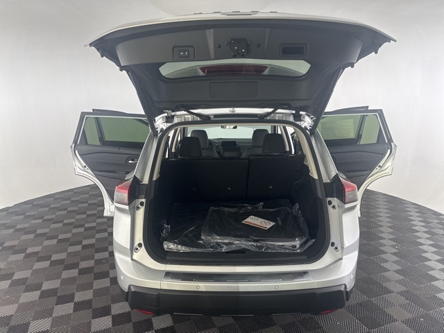 Vehicle image 15 of 28
