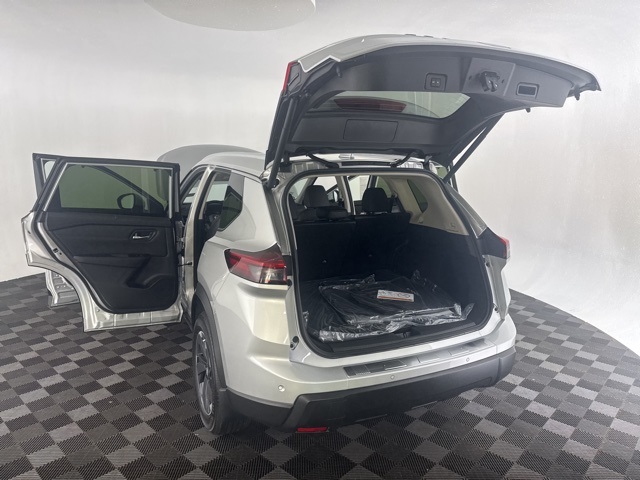 Vehicle image 14 of 28