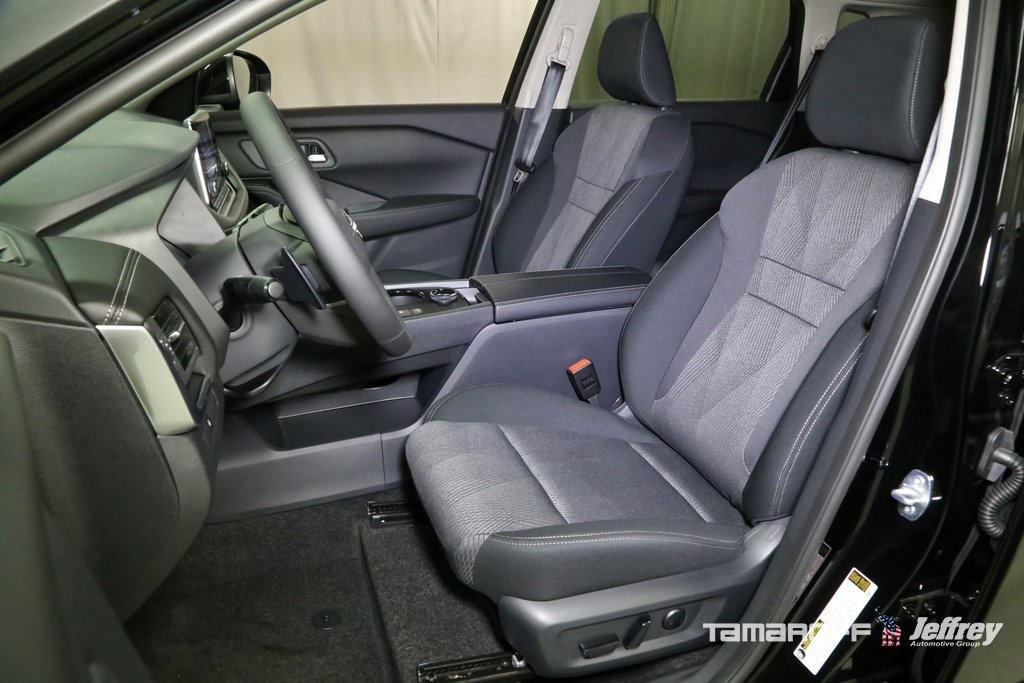 Vehicle image 8 of 15