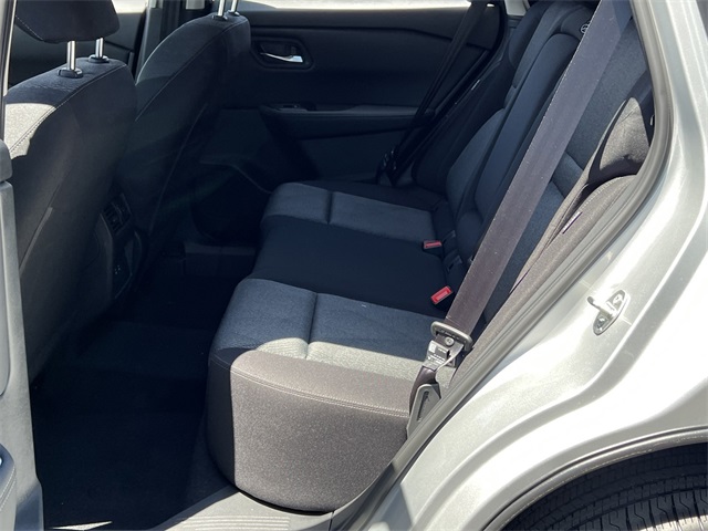 Vehicle image 21 of 28
