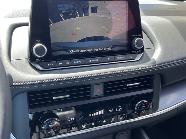 Vehicle image 18 of 28