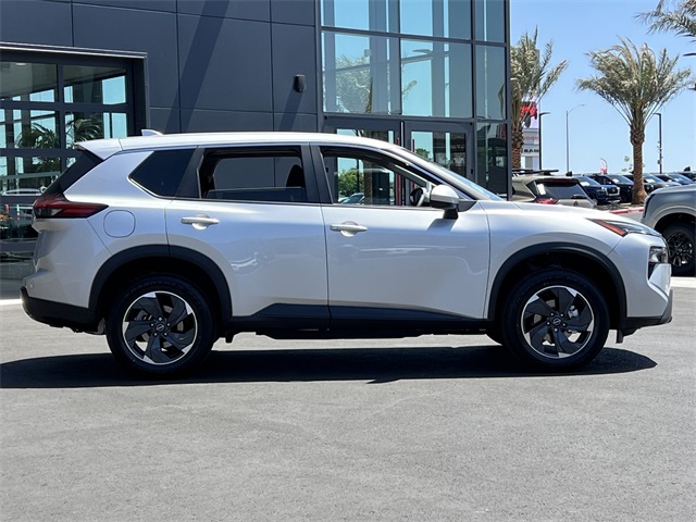 Vehicle image 4 of 28
