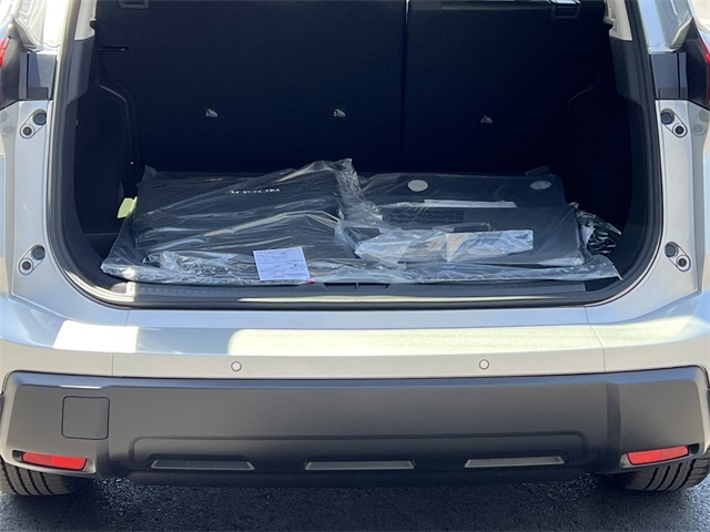 Vehicle image 9 of 28