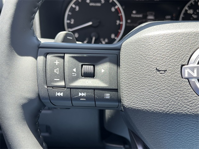 Vehicle image 13 of 28