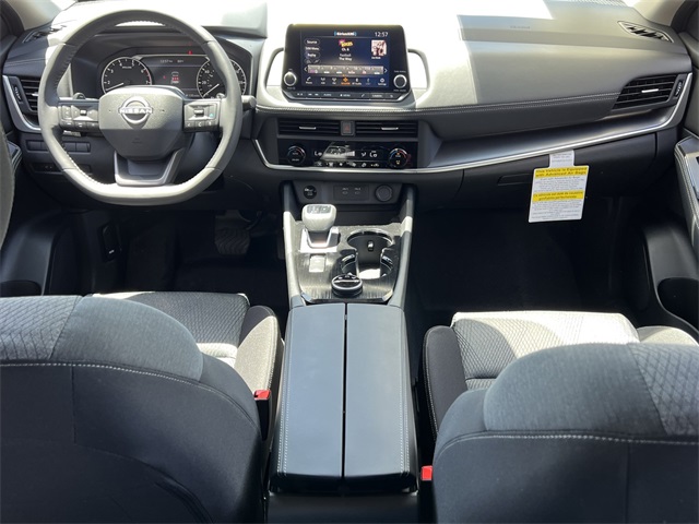Vehicle image 22 of 28