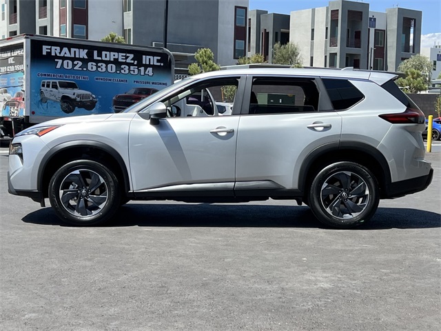 Vehicle image 8 of 28