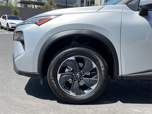 Vehicle image 27 of 28