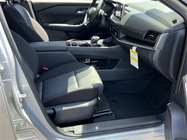 Vehicle image 24 of 28