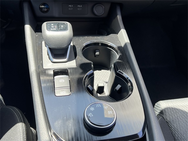 Vehicle image 17 of 28