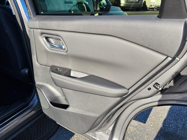 Vehicle image 26 of 34