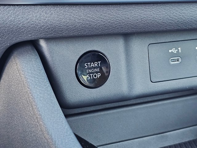 Vehicle image 28 of 34