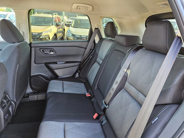 Vehicle image 15 of 34
