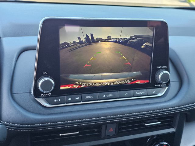 Vehicle image 23 of 34
