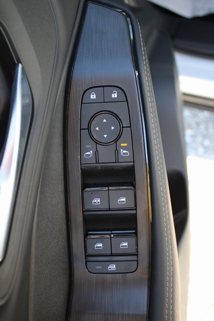 Vehicle image 7 of 19