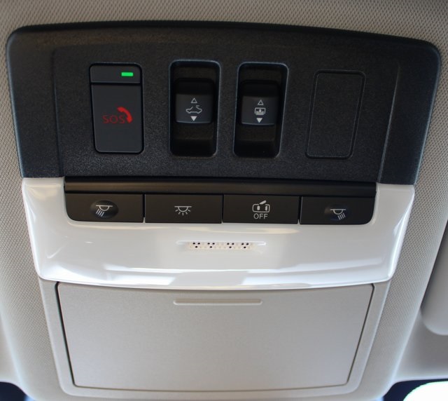 Vehicle image 16 of 19