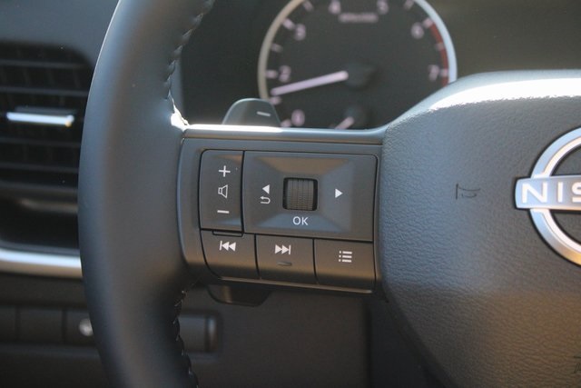 Vehicle image 9 of 19