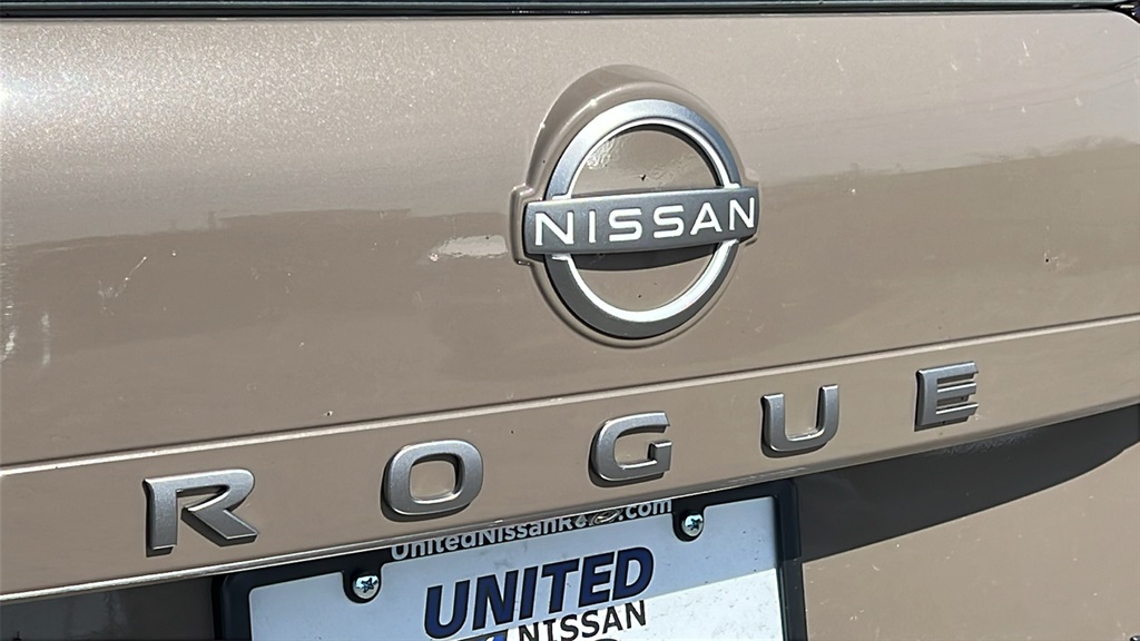 Vehicle image 28 of 30