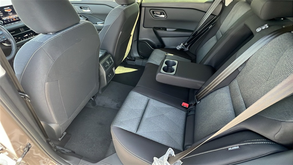 Vehicle image 24 of 30