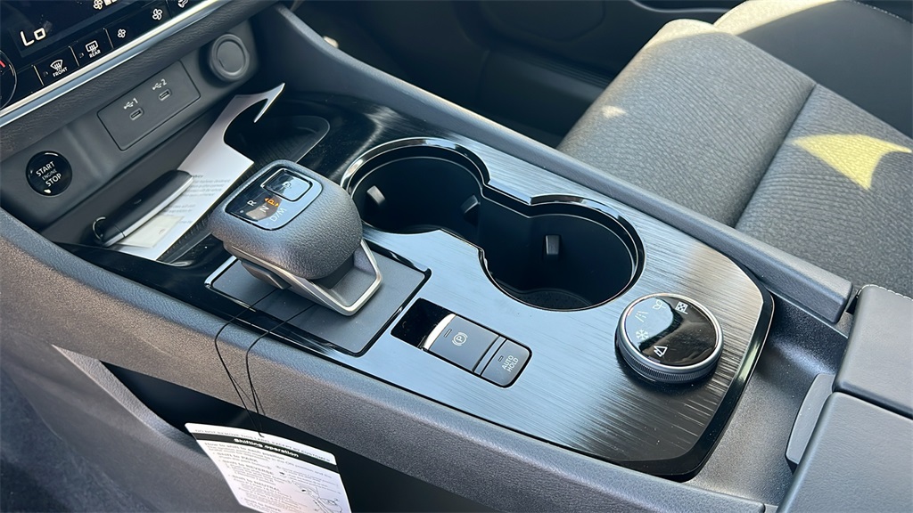 Vehicle image 13 of 30