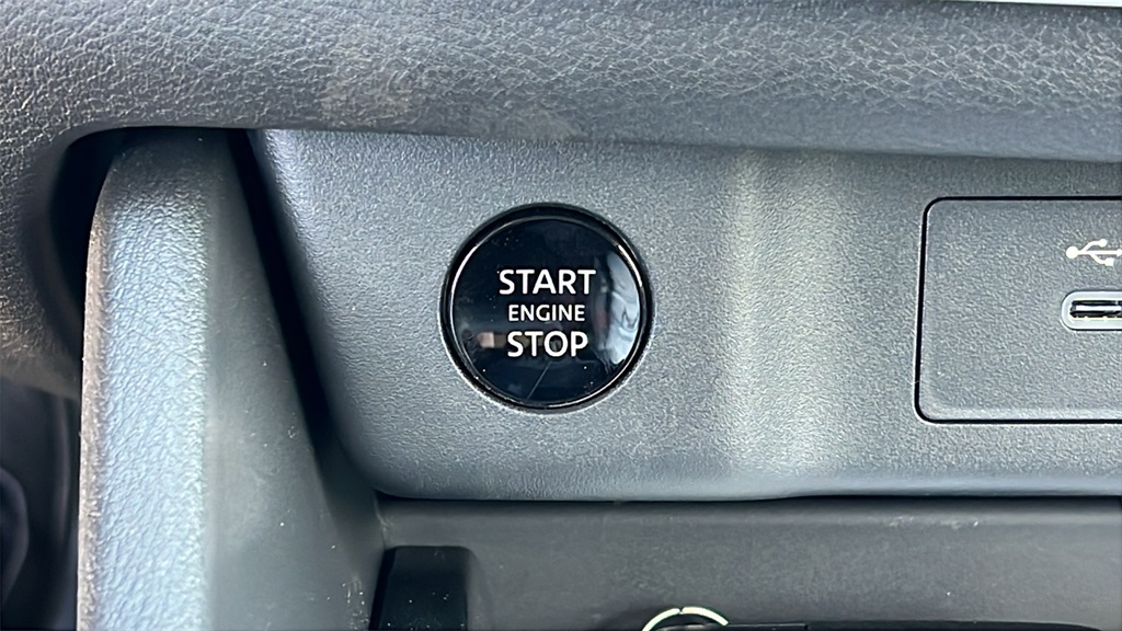Vehicle image 17 of 30