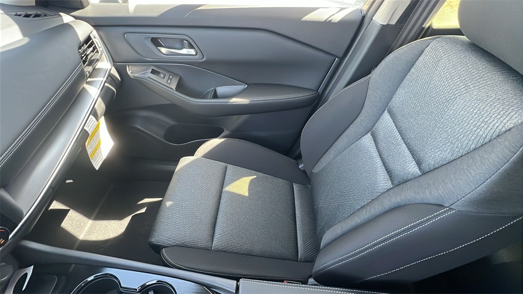 Vehicle image 12 of 30