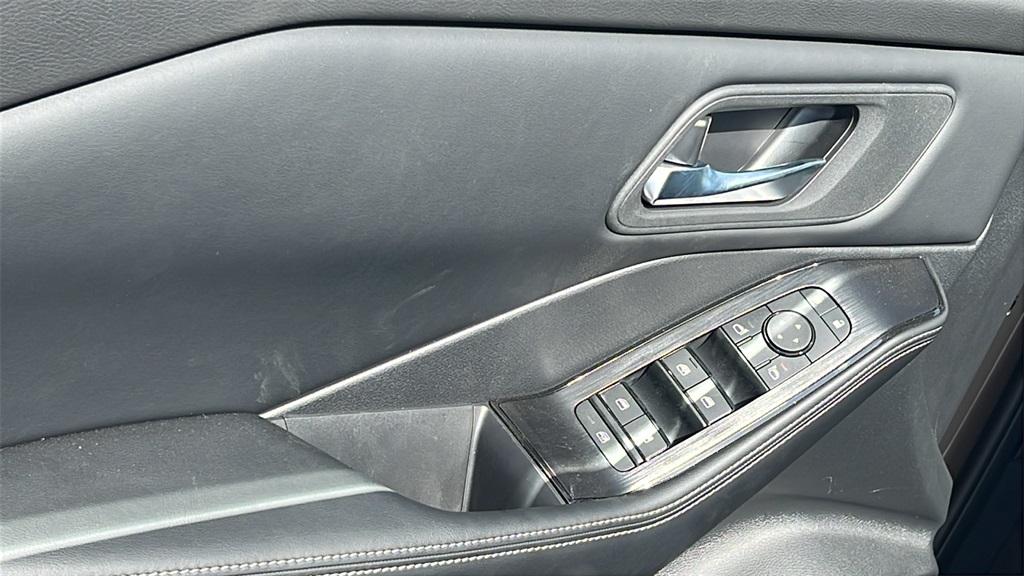 Vehicle image 22 of 30