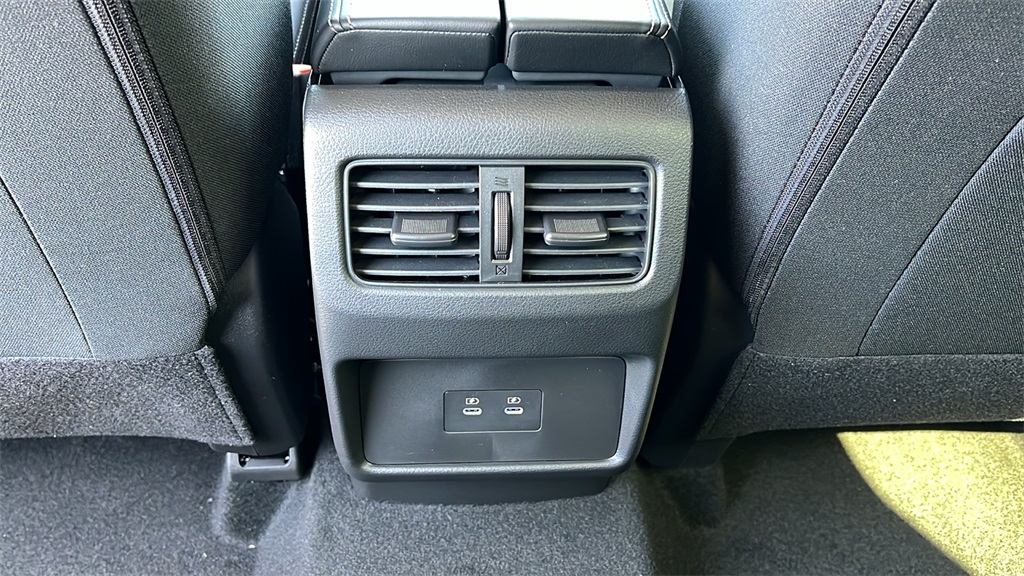Vehicle image 25 of 30