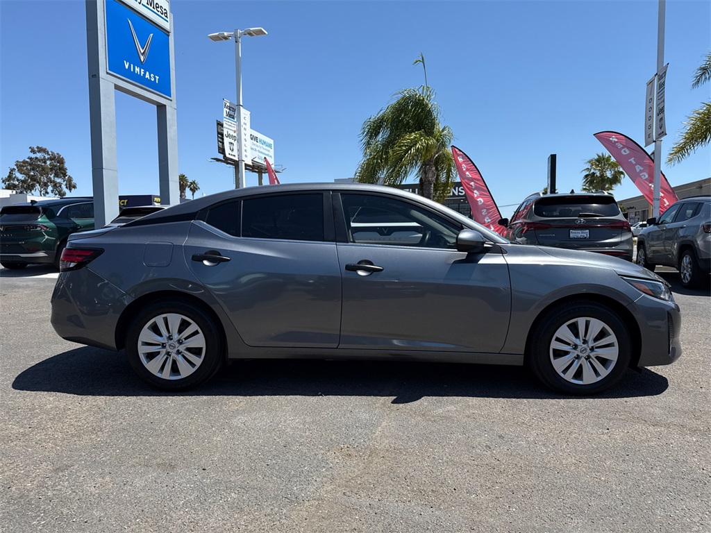 Vehicle image 5 of 32
