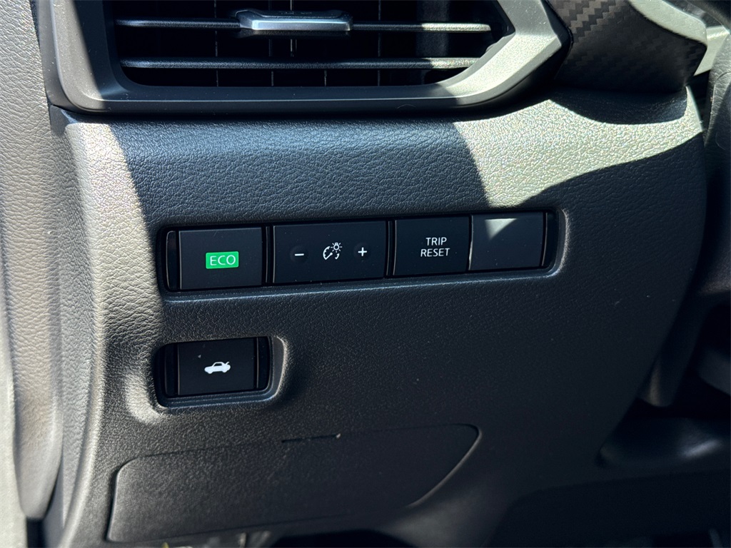 Vehicle image 29 of 32