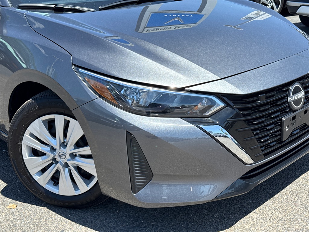 Vehicle image 11 of 32