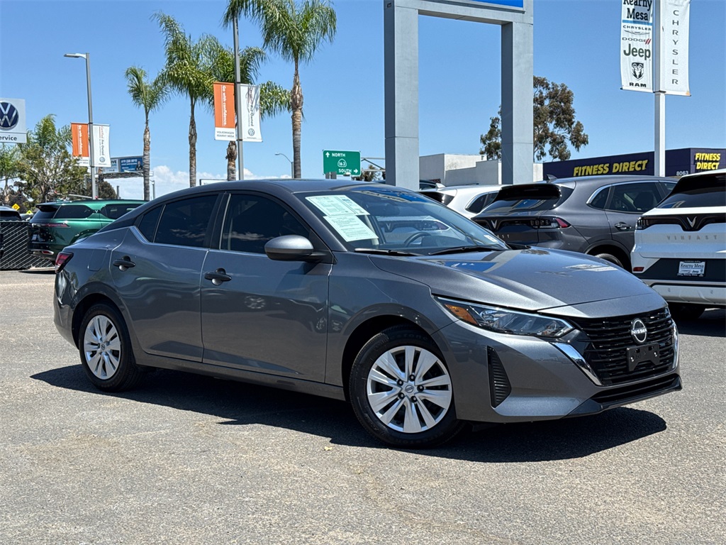 Vehicle image 3 of 32