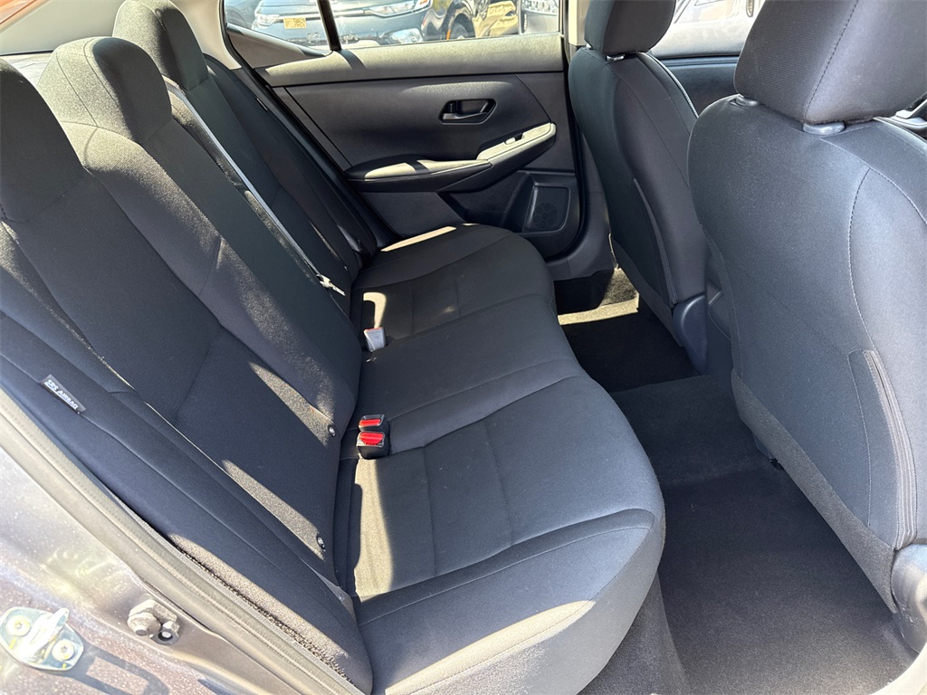 Vehicle image 13 of 32