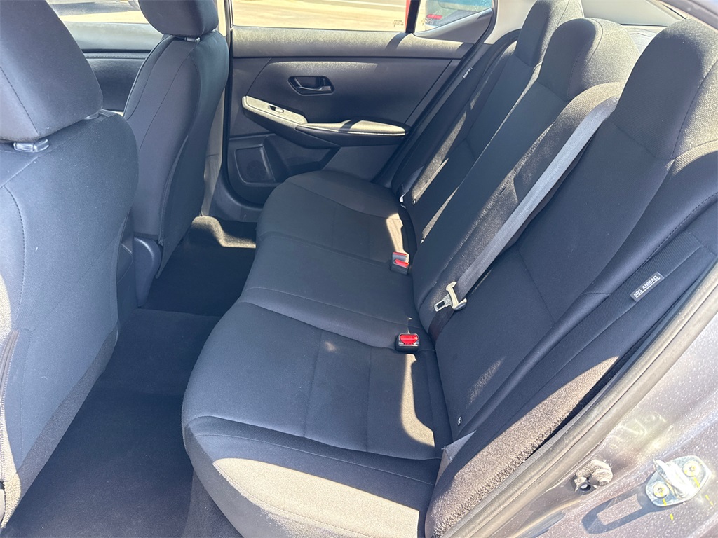 Vehicle image 14 of 32