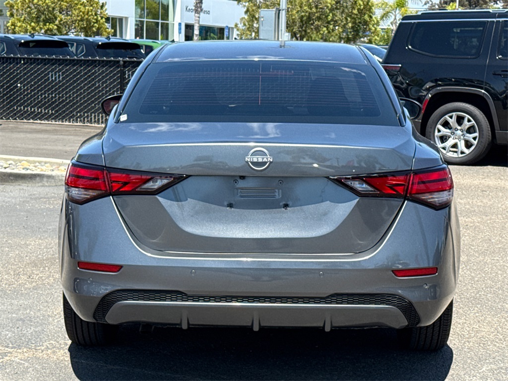 Vehicle image 7 of 32
