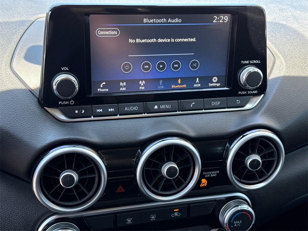Vehicle image 24 of 32