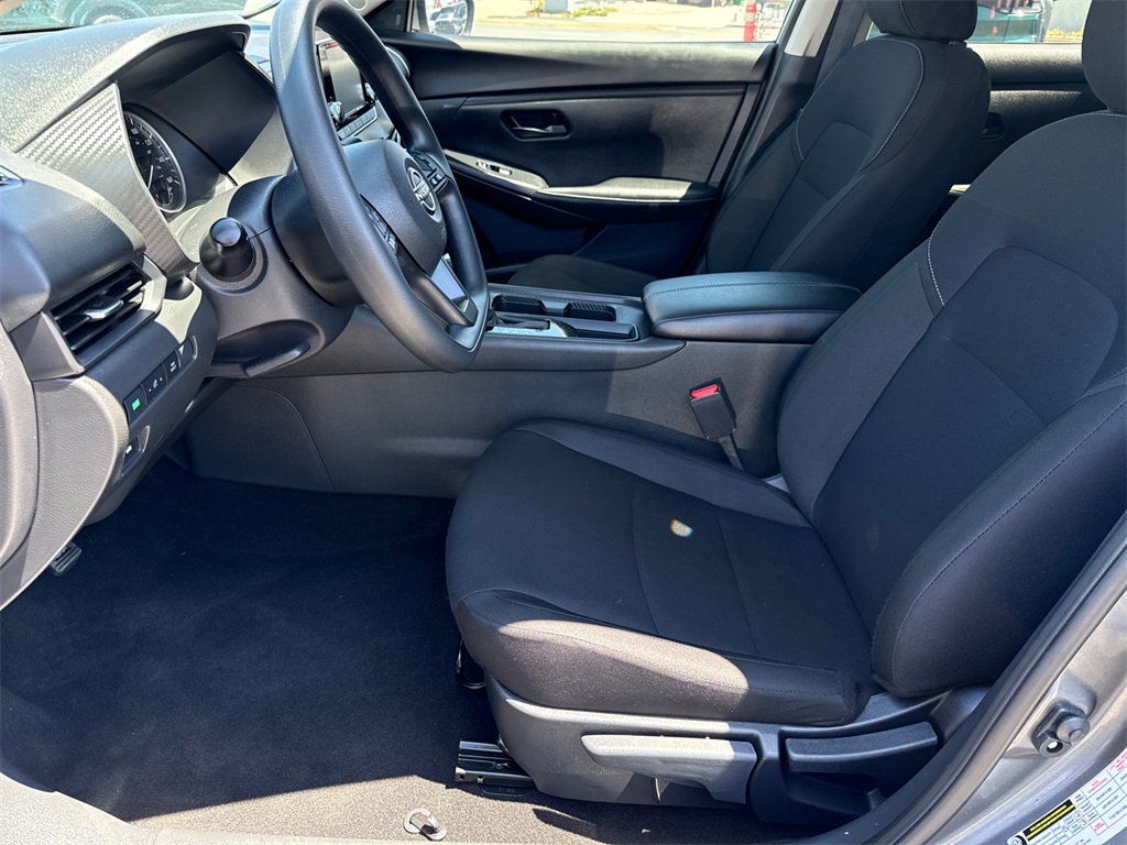 Vehicle image 15 of 32