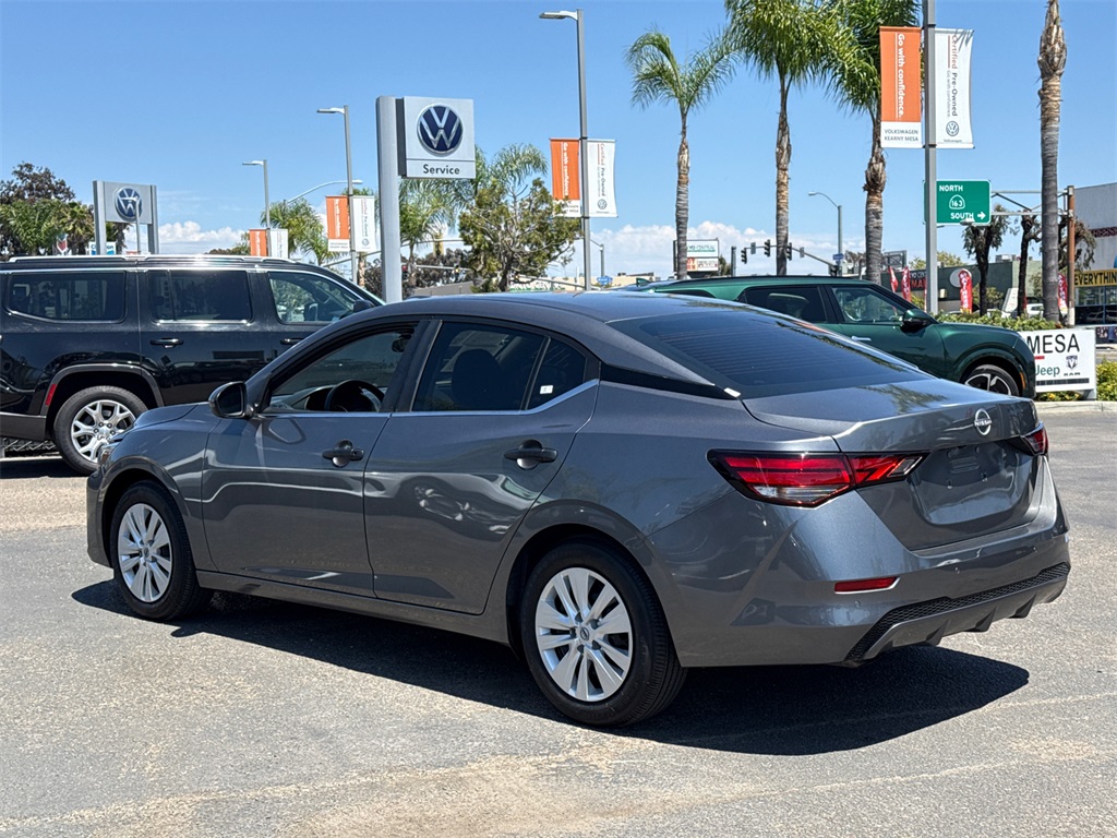Vehicle image 8 of 32
