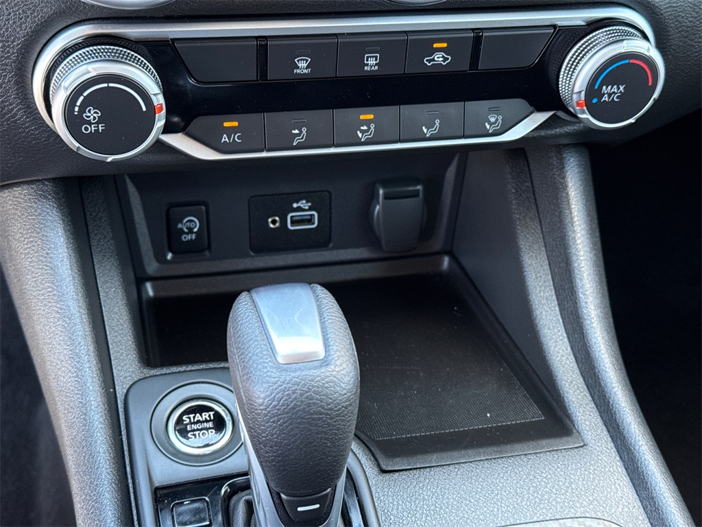 Vehicle image 27 of 32