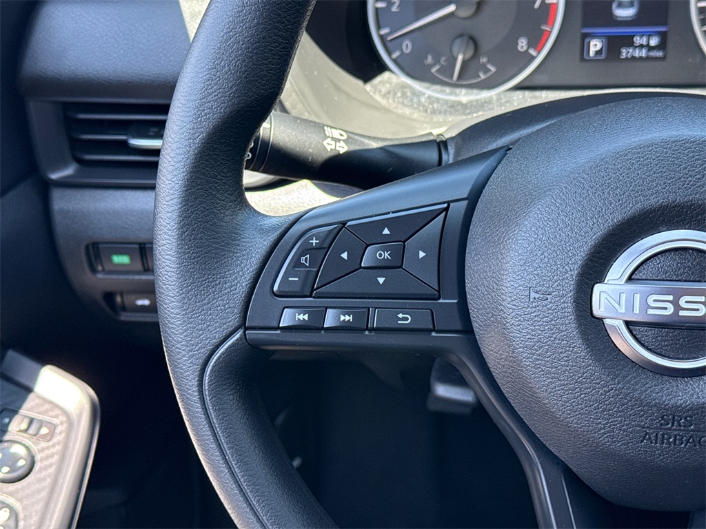 Vehicle image 21 of 32