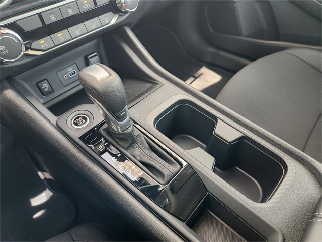 Vehicle image 16 of 22